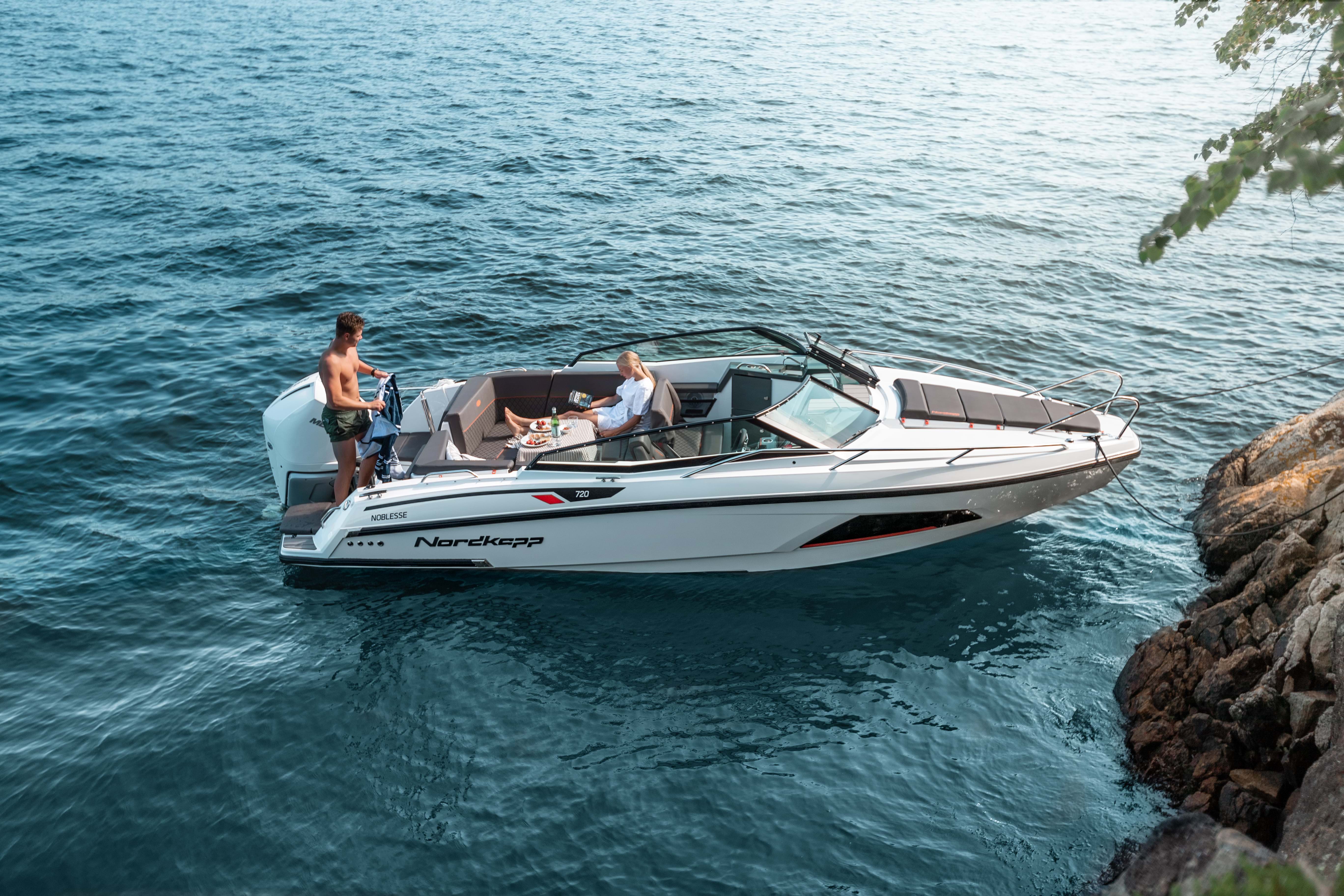 Daycruiser l Discover romance aboard Noblesse 720